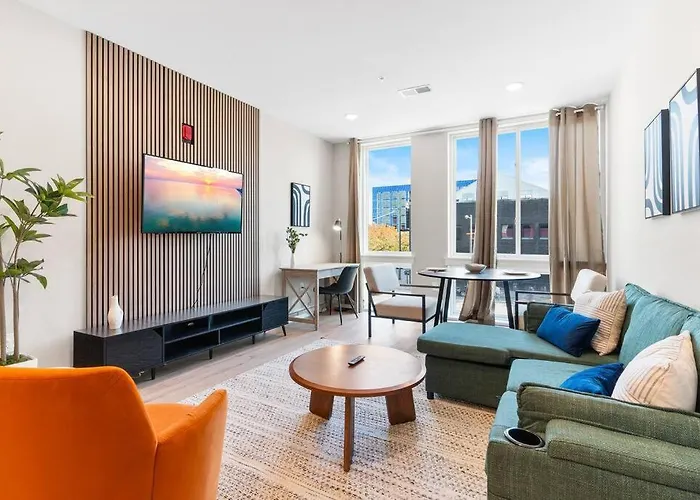 1Bd - Sleeps 4 - Harbor Views - Near Fish Town-