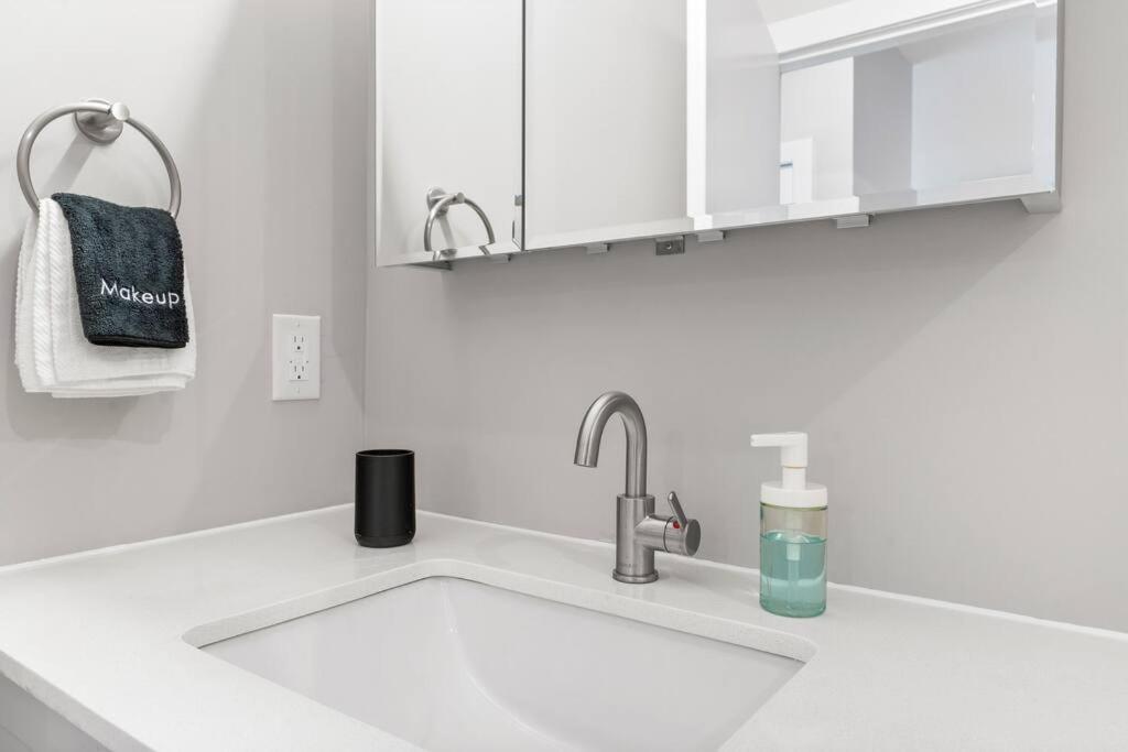 Apartment 1bd - Sleeps 4 - Harbor Views - Near Fish Town- Philadelphia