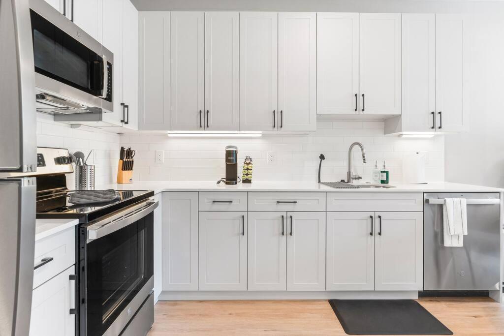1bd - Sleeps 4 - Harbor Views - Near Fish Town- Philadelphia