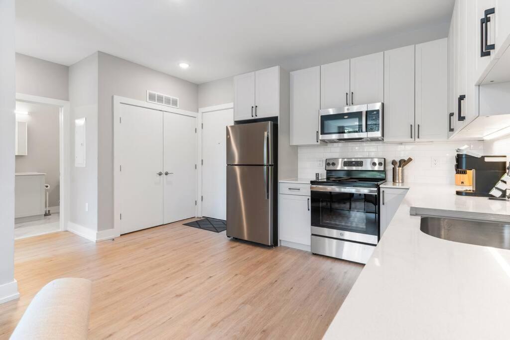 1bd - Sleeps 4 - Harbor Views - Near Fish Town-