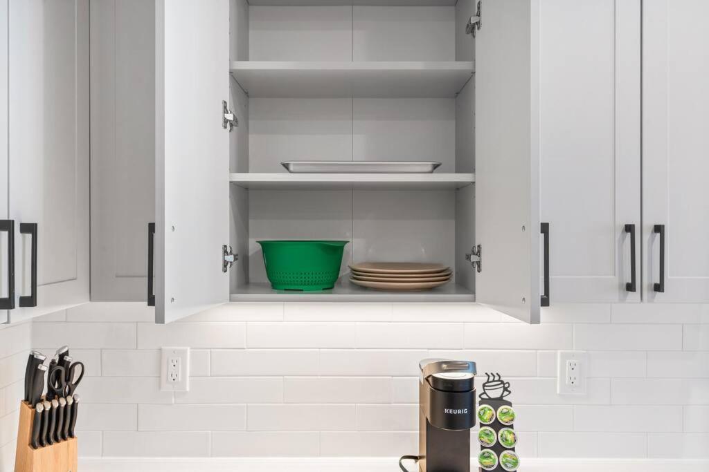 1bd - Sleeps 4 - Harbor Views - Near Fish Town- Philadelphia