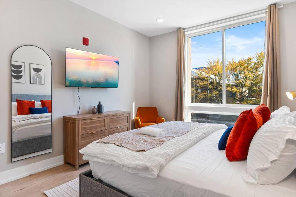 Apartment 1bd - Sleeps 4 - Harbor Views - Near Fish Town- *